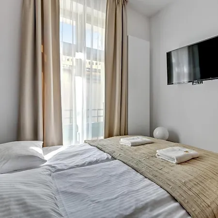 Dr - Side Apartment *