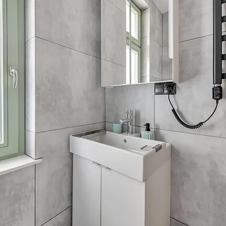 Apartment Dr - Side *